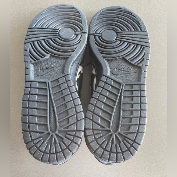 Nike x CDG Dunks Low - Picture 5 of 5